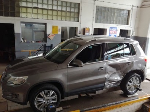 AutoMetria Geometria i Mechanika kontrola geometrii zawieszenia w aucie po wypadku VW Tiguan.